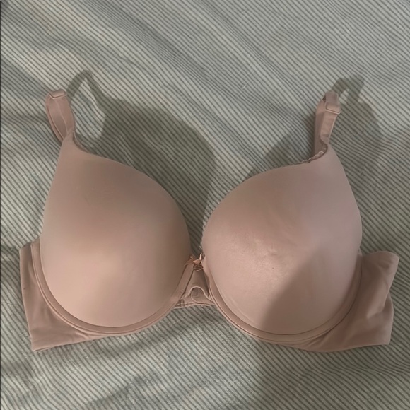 Seamless Nude Bra - Picture 1 of 4